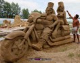 /album/krasne-umeni/a-beautiful-statue-of-the-pharaoh-on-a-motorcycle-out-of-the-sand-jpg/